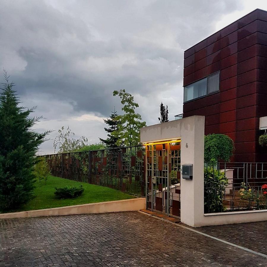 Kubiq Residence Giarmata Exteriör bild