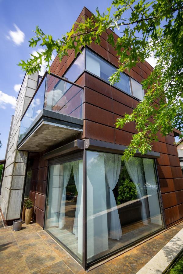 Kubiq Residence Giarmata Exteriör bild